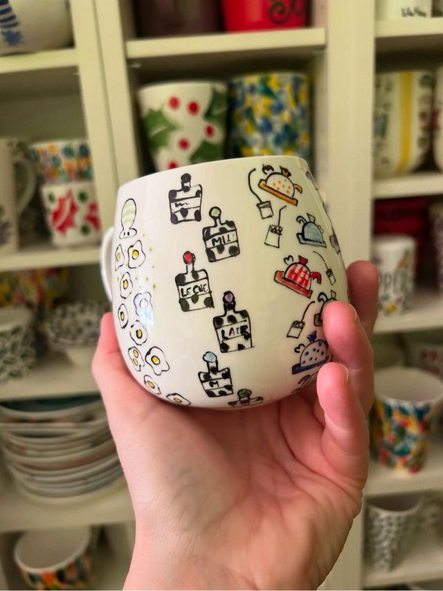 Tazza da colazione in porcellana dipinta a mano