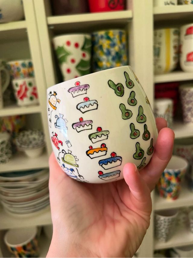 Tazza da colazione in porcellana dipinta a mano