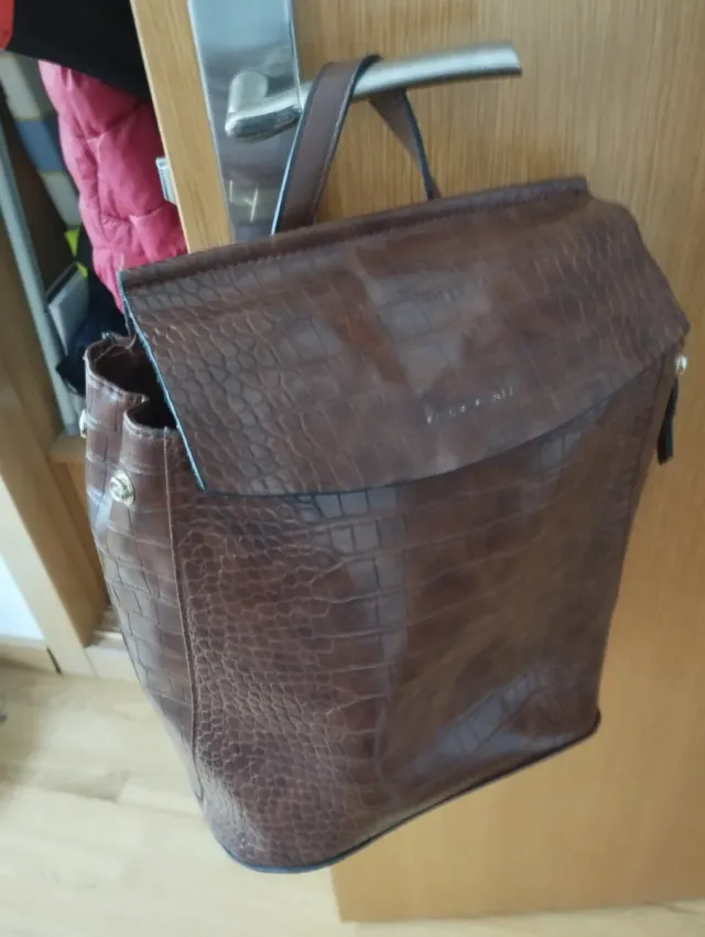 Bolso Mochila Marrón Cocodrilo