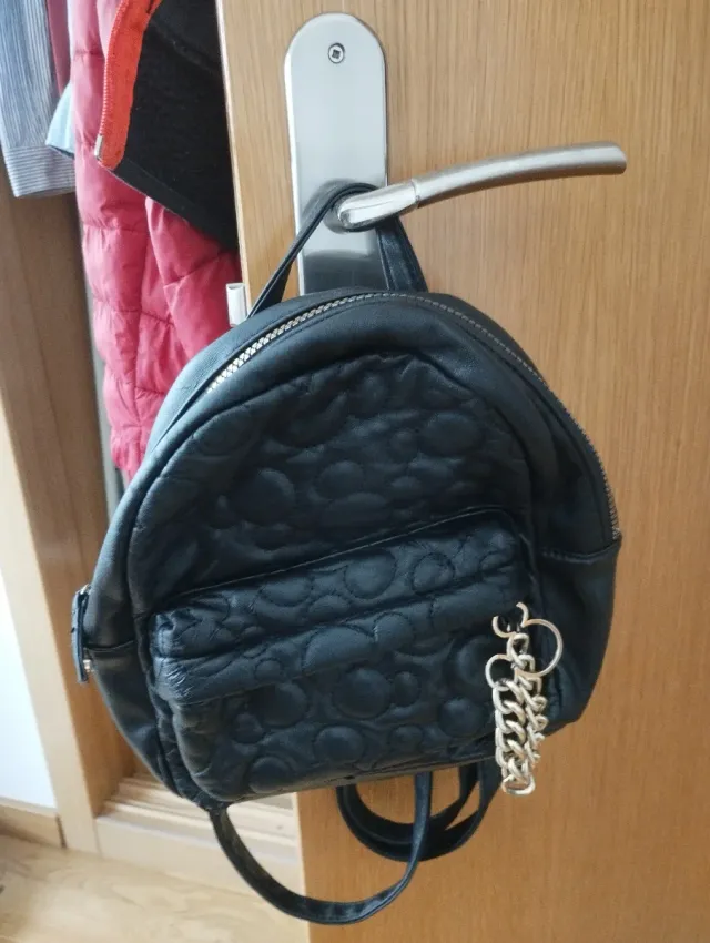 Mochila pequeña negra