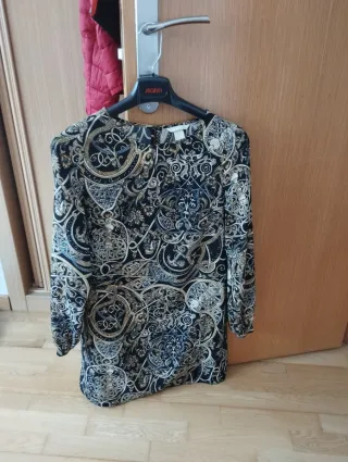 Vestido estampado negro y dorado