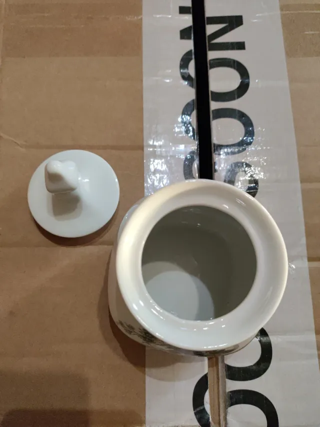 Azucarero de porcelana blanco con detalles negros