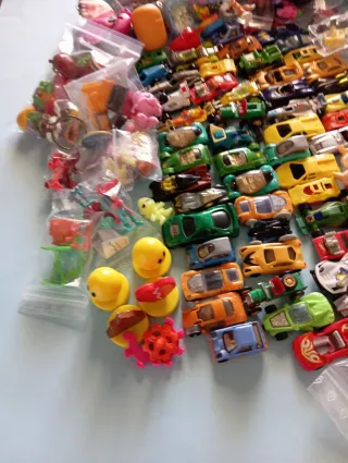 Lotto n.150 Giocattoli Misti Kinder ed extrakinder