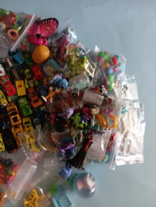 Lotto n.150 Giocattoli Misti Kinder ed extrakinder