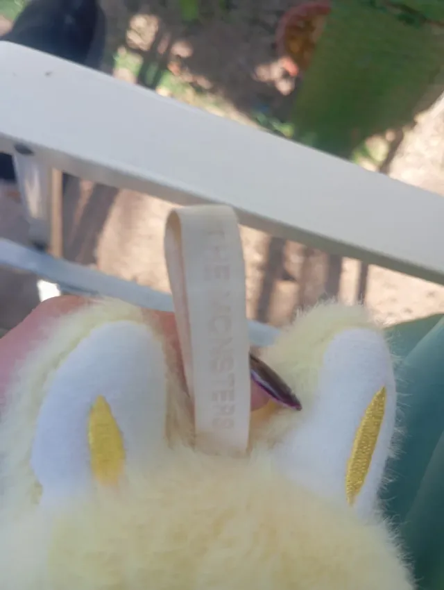 Labubu peluche giallo