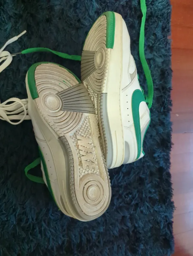 Zapatillas Nike Blancas y Verdes