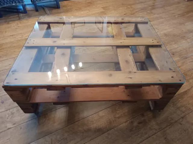 Mesa de centro de madera y cristal