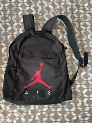 Mochila Jordan Negra con Logo Jumpman Rojo