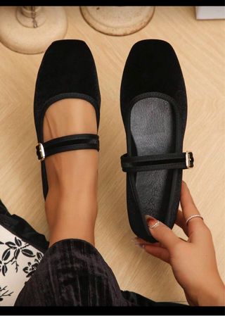 Zapatos talla 36 (23cm de largo)