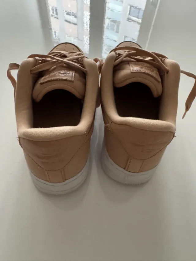 Sapatilhas Nike Air Force 1 Bege Tamanho 38