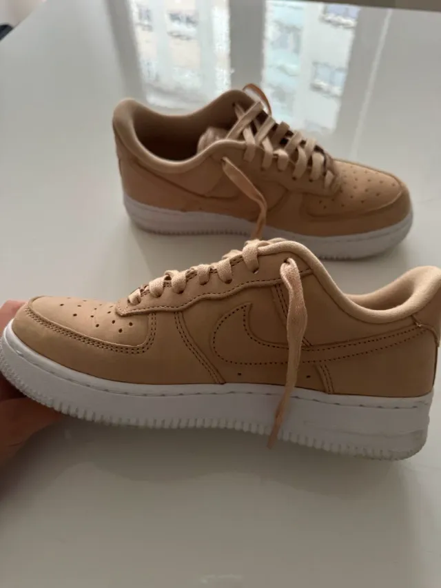 Sapatilhas Nike Air Force 1 Bege Tamanho 38