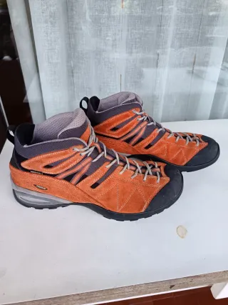 Botas montaña, suela Vibram, talla 43'5, Naranja