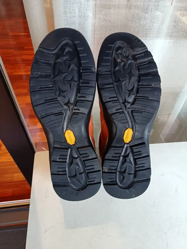Botas montaña, suela Vibram, talla 43'5, Naranja