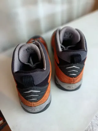 Botas montaña, suela Vibram, talla 43'5, Naranja