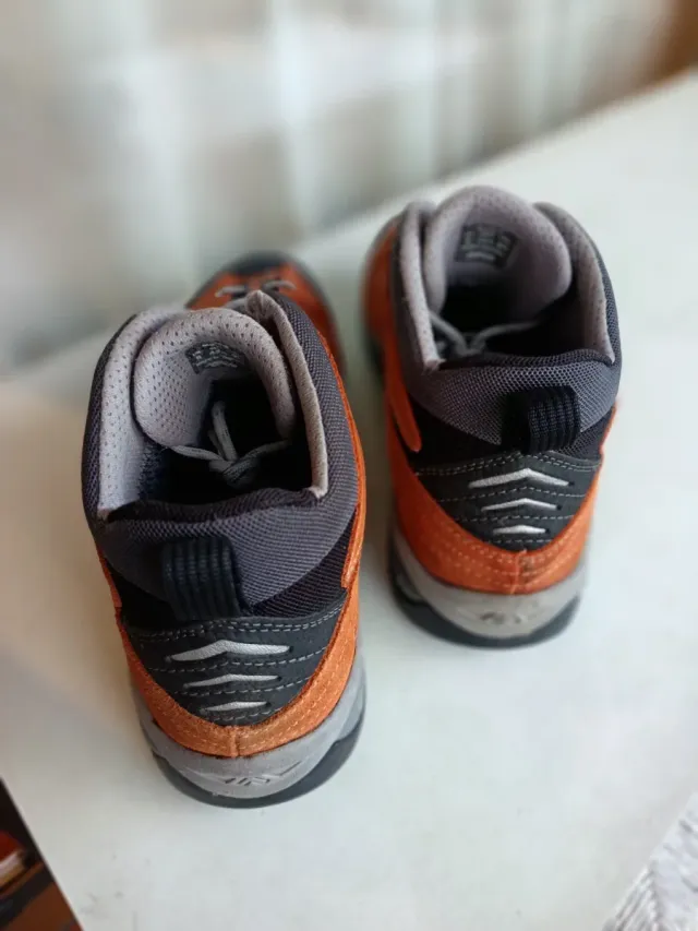 Botas montaña, suela Vibram, talla 43'5, Naranja