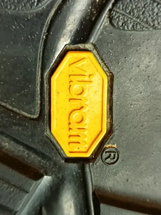 Botas montaña, suela Vibram, talla 43'5, Naranja