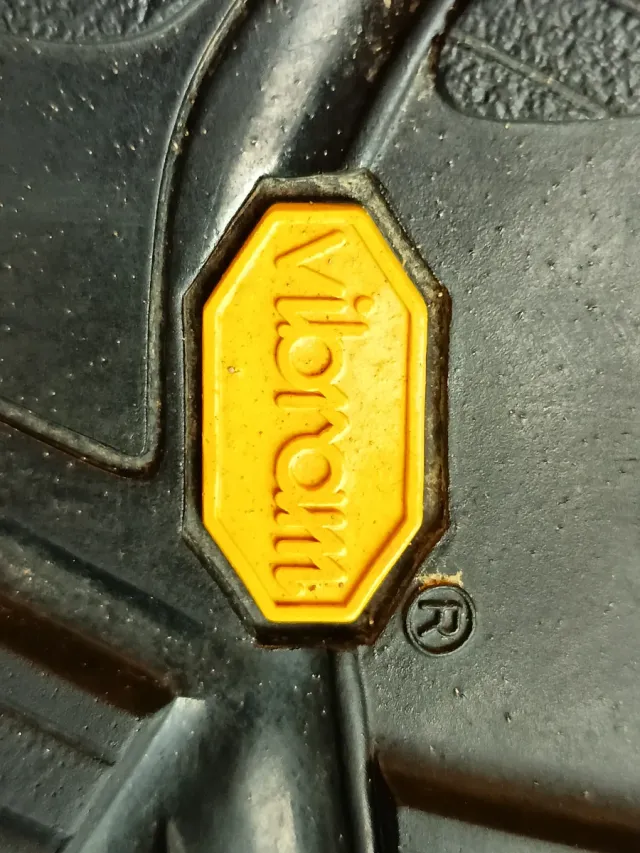 Botas montaña, suela Vibram, talla 43'5, Naranja