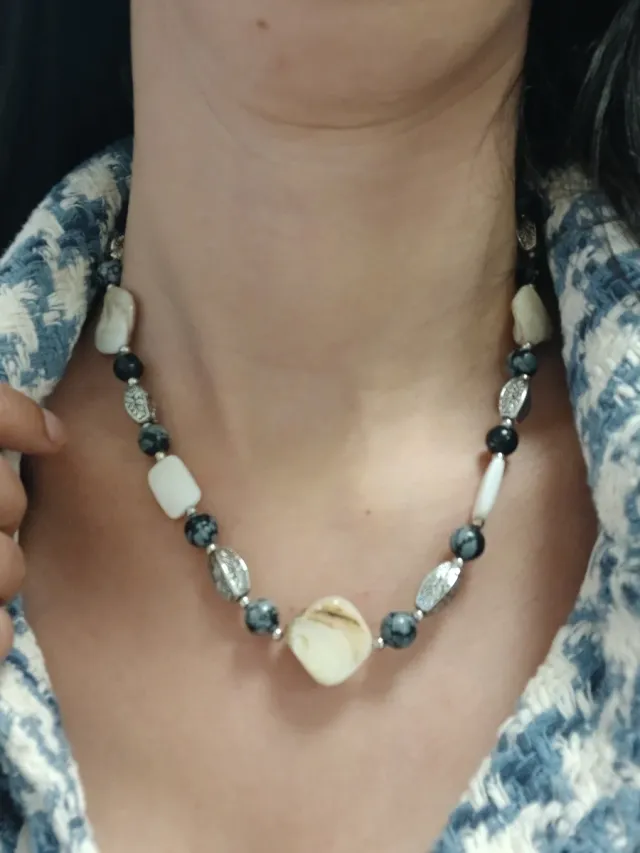 Colar Madrepérola e Contas Naturais