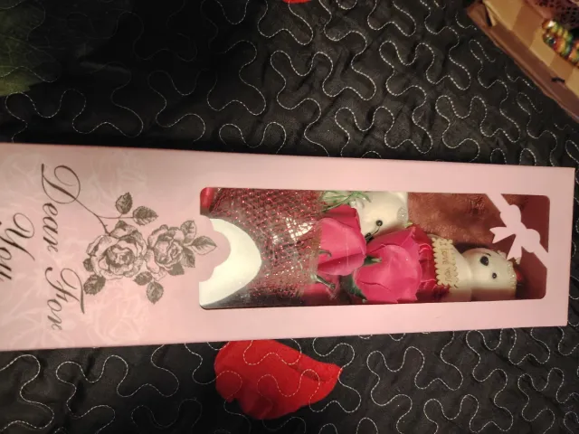 Cesto regalo assortito per trucco e profumo