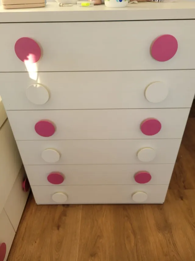 Cama y Cómoda juvenil madera rosa y blanco