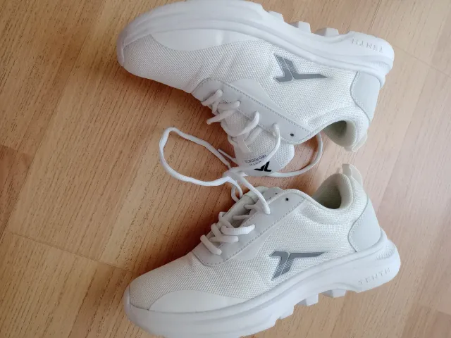 Zapatillas deportivas blancas