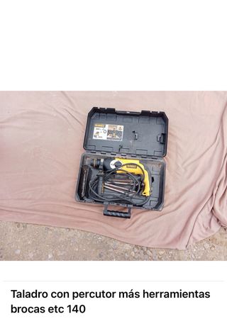 varias herramientas de trabajo marca dewalt