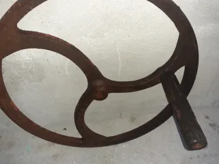 Volante de hierro fundido  antiguo ver fotos