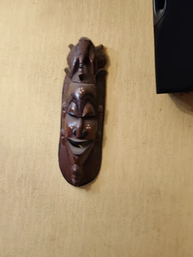 Figura de madera tallada