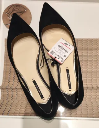 Bailarinas punta negra con detalle dorado