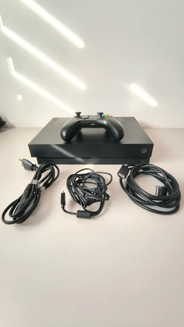 Xbox One X 1TB y 2 juegos