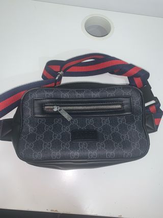 Riñonera Gucci Negra Monogram