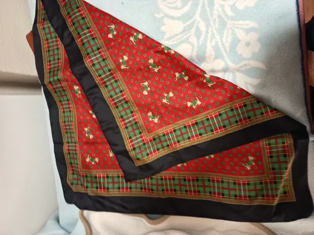 Pañuelo estampado perros y cuadros