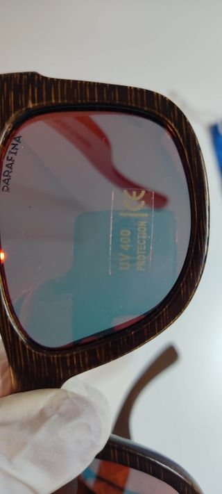 Gafas de sol Parafina madera y lentes rojas
