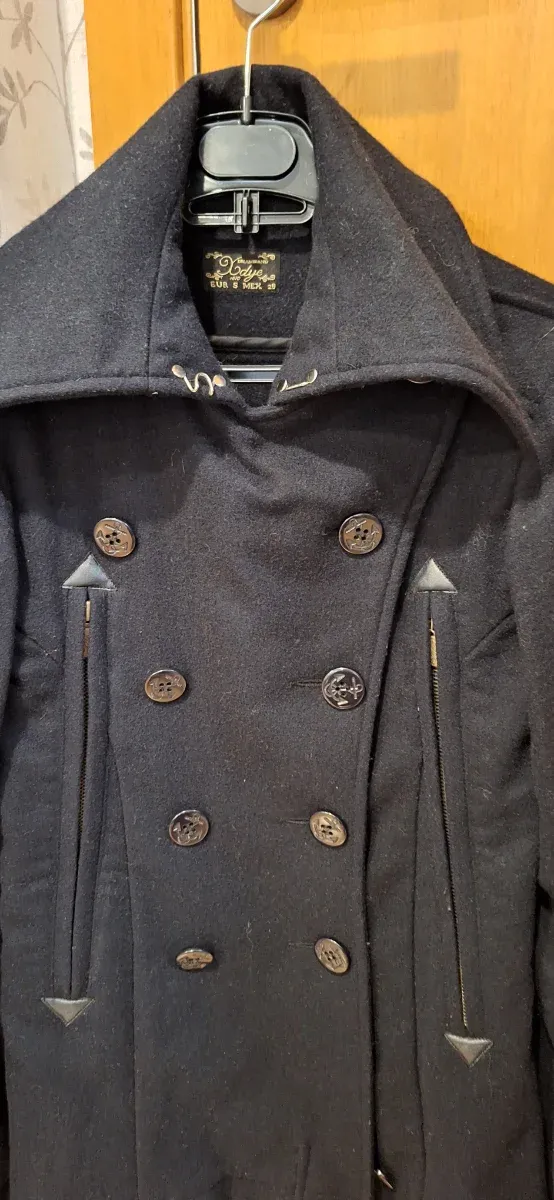 Abrigo  azul marino doble botonadura