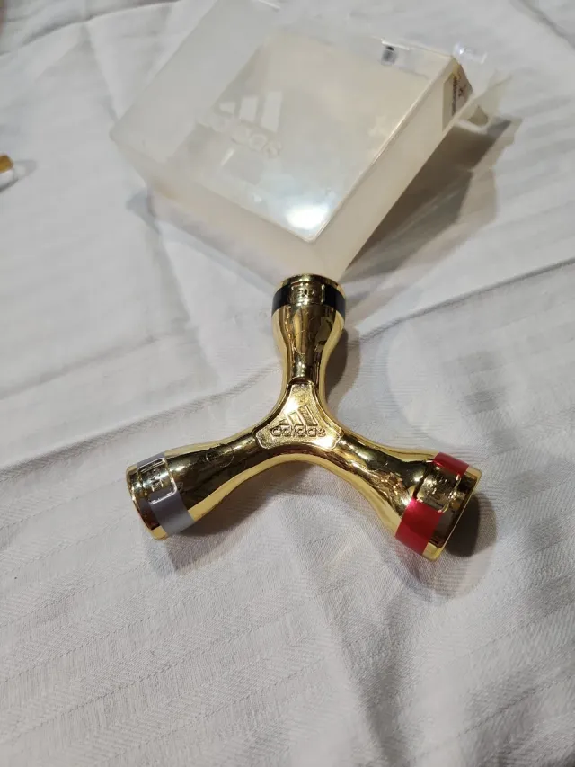 Chiave per tacchetti da calcio Adidas F50 Tunit.