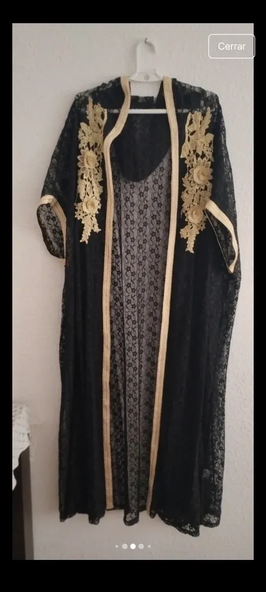 Vestido largo encaje negro y dorado