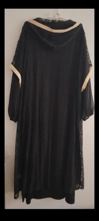 Vestido largo encaje negro y dorado