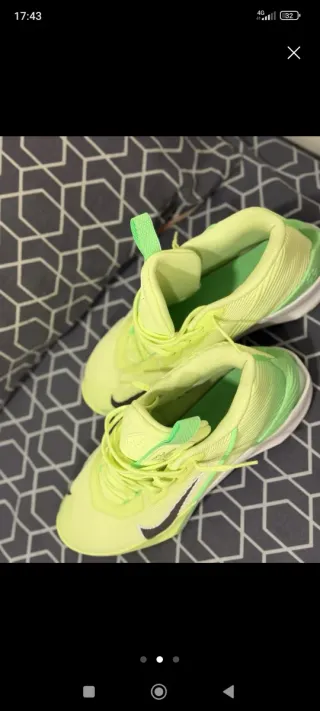 Zapatillas Nike Verdes y Blancas