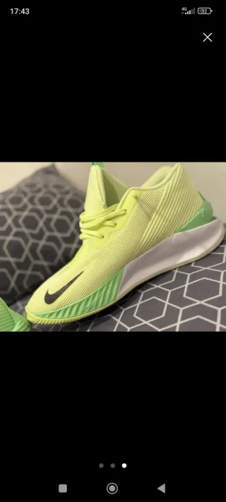 Zapatillas Nike Verdes y Blancas