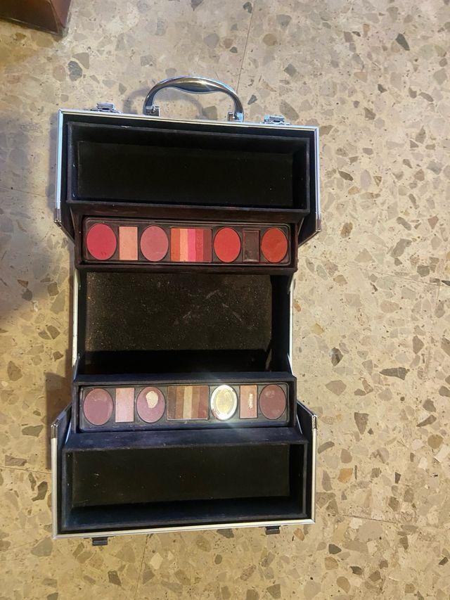 Maletín maquillaje gris seminuevo