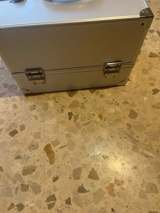 Maletín maquillaje gris seminuevo