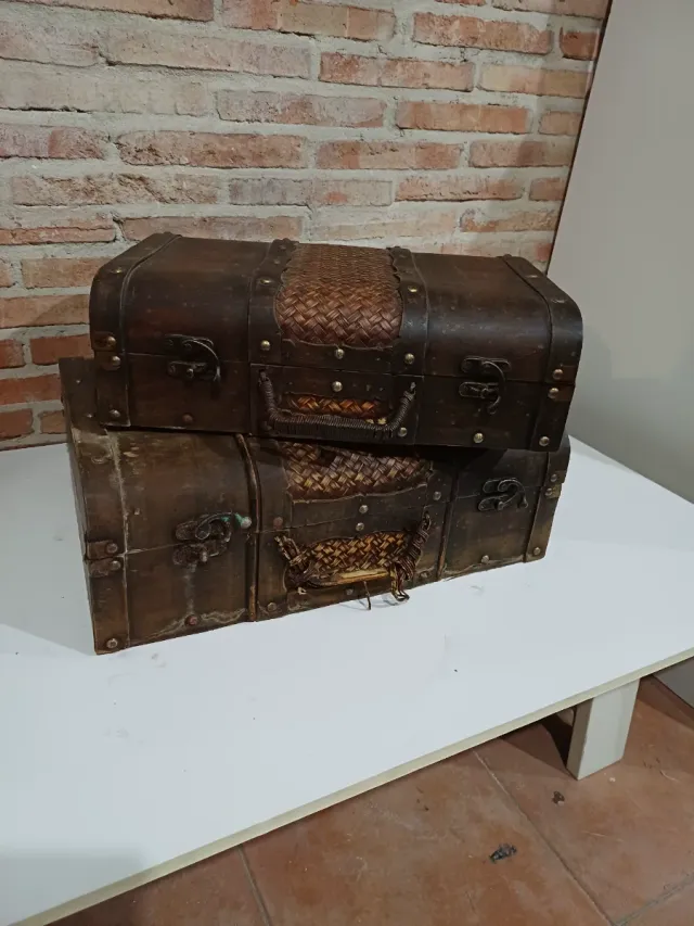 Maletas de madera adorno