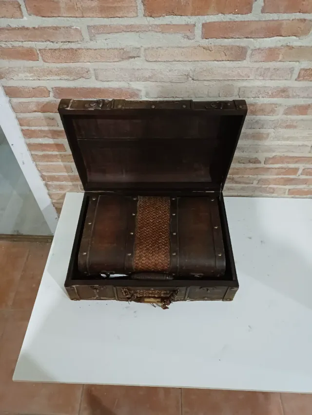 Maletas de madera adorno