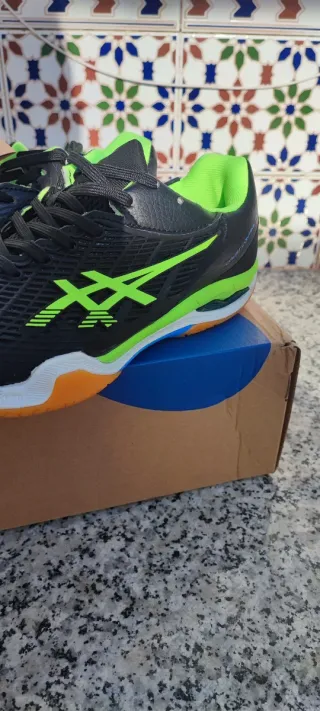 Zapatillas Asics Negras y Verdes