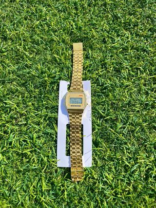 Reloj Tipo Casio Dorado