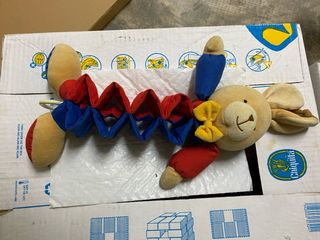 Pupazzo sonoro con carillon a cordicella