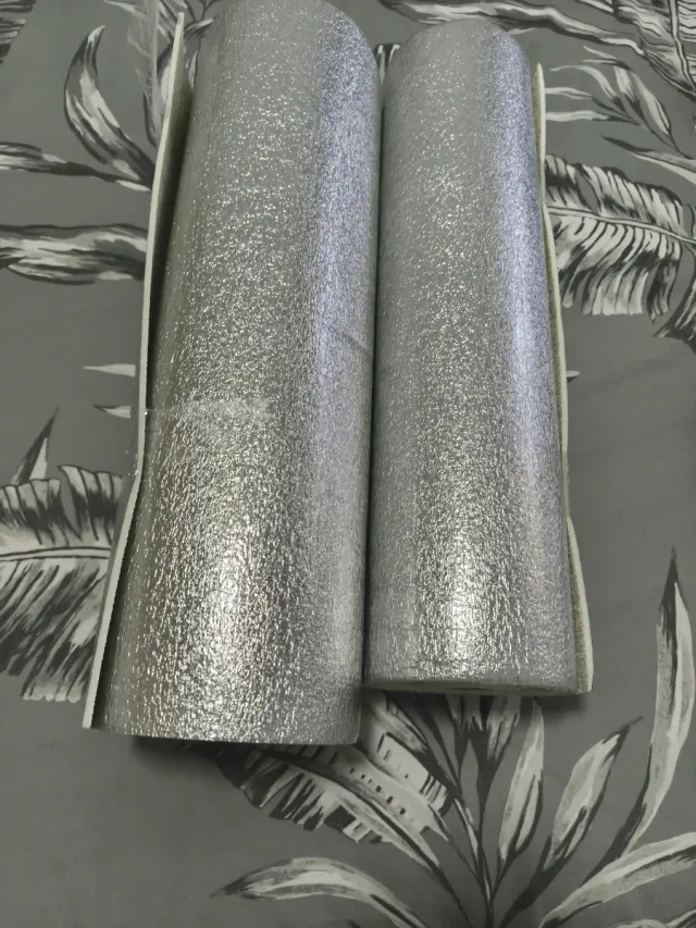 Papel tapiz autoadhesivo aislante