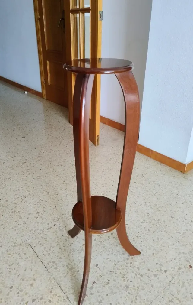 Mesa auxiliar de madera