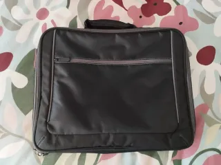 Maletín portátil negro y gris