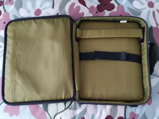 Maletín portátil negro y gris